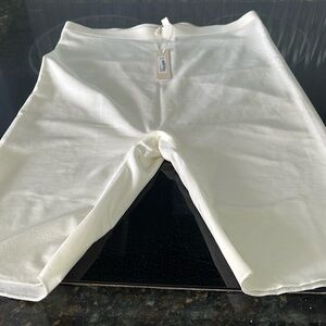 Skims Size Medium Cream Color NWT